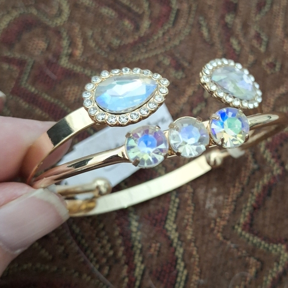 New 2pc Anna & Ava Aurora Borealis Crystal Gold Bracelets. - Picture 15 of 16